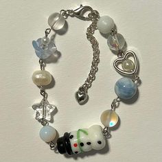 This snowman charm bracelet is perfect for the holidays! Every order comes with extras. Dr Belongings, Accessory Inspo, Bracelet Inspiration, Bracelet Inspo, Knots Diy, Diy Charm, Diy Charm Bracelet, Bracelet Charms, Pretty Jewellery