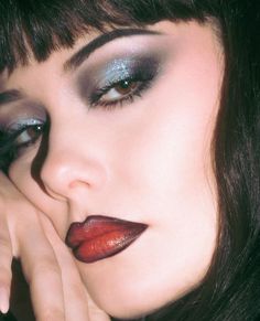 70s Goth Makeup, 90s Prom Makeup, Punk Rock Makeup Look, The Garden Makeup, Makeup Looks Grunge, Eyeshadow Red Lips, Disco Goth, Grunge Makeup Looks, Disco Grunge