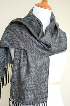 Woven scarf with twill pattern in gold color. There are two threads used in this scarf - black and gold, that create an interesting effect when mixed. The threads used in t... #kgthreads Twill Pattern, Silver Scarf, Weaving Drafts, Woven Scarf, Diy Weaving, Woven Scarves