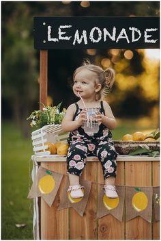 Lemonade Stand Photo Shoot, Mini Session Themes, Kids Lemonade Stands, Kids Lemonade, Diy Lemonade Stand, Baby Photography Backdrop, Lemonade Party