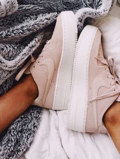 VSCO - relatablemoods Beige Trainers, Comfortable Nike Shoes, Wallpaper Nike, Nike Air Force 1 Sage Low, Champion Sweater, Champion Sneakers, Tennis Shoes Outfit, Beige Sneakers, Womens Shoe