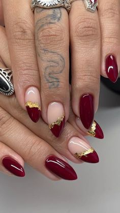 Nude Winter Nails, Gold Foil Nails, Trendy Winter Nails, Dark Pink Nails, Autumn Looks, Red And Gold Nails, Gold Acrylic Nails, Wow Nails, Red Acrylic Nails