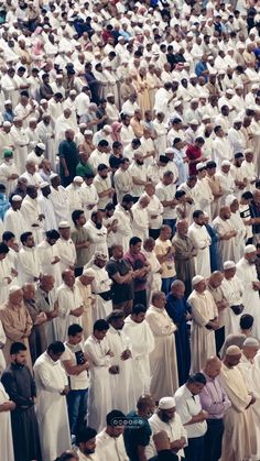 Muslims Praying, Islamic Eid Mubarak, Islamic Prayers, Biology Diagrams, Islam Aesthetic, Muslim Wedding Photography, Ramadan Poster, Biker Photoshoot, Conceptual Photo