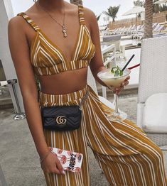 Striped Outfit, Fest Outfits, Streetwear Mode, 90's Fashion, Street Fashion Photography, Music Fashion, Inspired Fashion, Outfit Casual