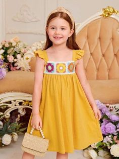 Girlish babies new ideas of free crochet patterns frocks 2024  https://www.youtube.com/watch?v=A4BvgZ9--24 Crochet Kids Dress, Crochet Dress Girl, Beau Crochet, Crochet Yoke, Shein Kids, Baby Frock Pattern, Frock Patterns