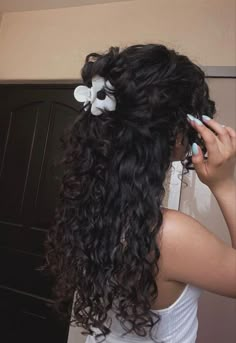 Healthy Wavy Curly Hair Aesthetic, Curly Hair Summer Aesthetic, Curly Haircare Aesthetic, Slight Curly Hair, Healthy Curly Hair Aesthetic, 2 B Hair, Curly Hair Aesthetic Girl, Long 2c Hair, Styled Curly Hair