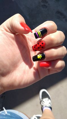 Spring Nails Art Designs, Spring Nails Art, Ladybug Und Cat Noir, Trend Nails, Neon Nail Designs, Unghie Nail Art, Purple Nail Polish