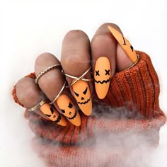 Halloween Nails Diy, Holloween Nails, Nagellack Trends, Halloween Acrylic Nails, Cute Halloween Nails, Almond Nail, Nails 2020, Halloween Nail Designs, Halloween Nail