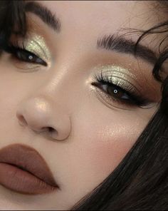 Makeup Verde, Brown Makeup Looks, Golden Eye Makeup, Gold Makeup Looks, Gold Eye Makeup, Prom Eye Makeup, Eye Makeup Pictures