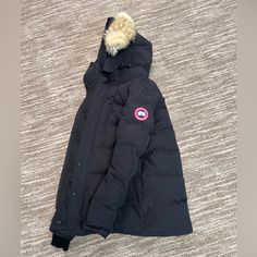 Worn Less Than 5 Times, In Good Condition Canada Goose Parka, Canada Goose, Canada Goose Jackets, Sneakers Fashion, Limited Time, Parka, Mens Jackets, Winter Jackets, Jackets & Coats