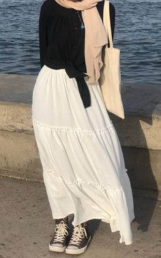 Long Skirts Outfit, White Summer Skirt, Dreamy Outfits, Outfit Wishlist, Modest Outfits Muslim, Skirts 2023, Outfits Muslim, Modest Hijab, 2023 Summer Fashion