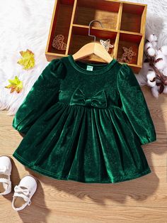 Verde  Collar manga larga Tela Liso A línea Embellished Estiramiento medio Newborn Christmas Dress, Baby Winter Outfits, Long Frocks For Girls, Stylish Baby Girls, Toddler Christmas Dress, Christmas Dress Baby, Baby Frock Pattern, Winter Baby Clothes