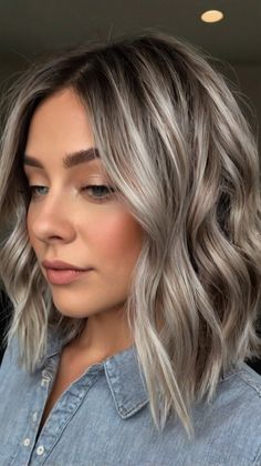 Lob Haircuts with Balayage Lob Blonde Balayage Dark Roots, Natural Root Blonde, Mushroom Bronde Balayage, Balayage Hair Blonde Dark Roots, Lived In Blonde Balayage Dark Roots, Haircuts With Balayage, Trendy Bob Haircuts, Straight Lob, Brown Lob