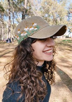 Hand embroidered baseball cap.  * The cap is %100 cotton. This hat is one size fits all with an adjustable back.  * All the floral embroidery is done by hand with %100 cotton thread. You can adjust circumference of the hat. Bone Bordado, Denim Cap, Floral Hat, Pretty Braided Hairstyles, Denim Hat, Embroidery Floral