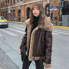 Top Rated Women's Brown Aviator Shearling Leather Jacket. Real Sheepskin Leather Jacket, Womens Coats Jackets Fur Leather Jacket, Sheepskin Jacket, Korean Streetwear, Coat Outfit, Sheepskin Coat, Aviator Jackets, Collars For Women, Shearling Coat, Floral Dresses