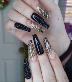 Black Gold Coffin Acrylic Nails, Ysl Nails, Pointy Nail Designs, Beach Nails Art, Holiday Nails Diy, January Ideas, Black Nails With Glitter, Gold Acrylic Nails, 2023 Nail