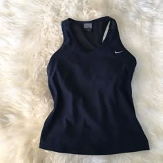 New Without Tags Black Nike Workout Top, Size Medium, Has Beautiful Mesh Design In The Back Crew Neck Tank Top, Tennis Tops For Women, Sports Tops Women, Sporty Tank Top, Nike Clothes Women, Garage Clothes, Work Out Shirts, Clothes Nike, Work Out Clothes