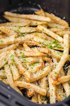 french fries with parmesan sprinkles in an air fryer