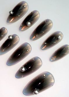 Black Claws Nails, Nail Black Ideas, Japanese Nails Black, Black Unique Nails, High Fashion Nails, Black Gel X Nail Designs, Black And White Makeup Aesthetic, Black And White Aura Nails, Black Opal Nails