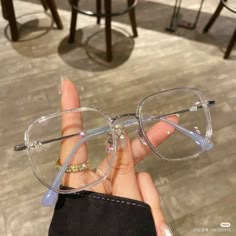 Clear Framed Glasses Woman, Trendy Spectacles Frames, Glasses Frames Aesthetic, Glasses Women Aesthetic, Aesthetic Glasses Frames, Glasses Frames For Girl, Dior Glasses