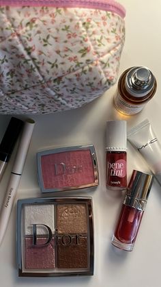 Aesthetic Gifts, Clean Girl Aesthetic, Fancy Makeup, Sketch Style, روت�ين العناية بالبشرة, Pink Girly Things, Makeup Obsession, Luxury Makeup, Pink Makeup