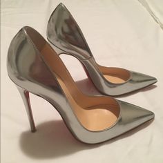 Just Gorgeous. Housewife Lisa Vanderpump Favorite Shoe. Brand New. Only Worn At Store. Comes With Dust Bag. Short Heel Sandals, High Heel Flip Flops, Heels Short, Pointed Flats Shoes, Heels Summer, High Heel Dress Shoes, High Heel Dress, Short Heels, Super High Heels