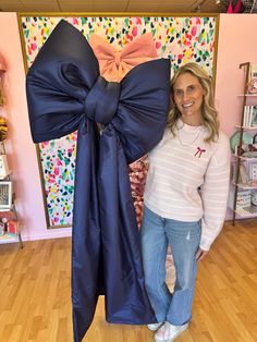 Bows are the thing of the season, and you can use them for almost any event! We are excited to offer 3 sizes in 4 standard colors (pink, red, green, black). Small bow will be 16-18 inches in width, medium bow will be 26-30 inches, large bow will be 36-40 inches. All bows are made with high quality materials and hand made in our shop. When checking out, please add your color choice in the notes section. If these colors aren't what you're looking for, look at our custom option, we can do any color Bow Backdrop, Giant Bow, Balloon Garland Diy, Party Fans, Large Hair Bows, Prom Decor, Communion Party, Tulle Bows, 1st Communion