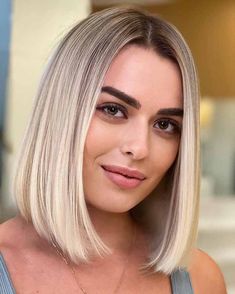 Medium Haircut Styles, Short Inverted Bob Haircuts, Short Bob Haircuts For Women, Got Hair, Womens Bob Hairstyles, Medium Haircut, Line Bob Haircut, Hair Perm, Cortes De Cabello