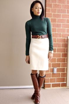 White Pencil Skirt Outfit, Pencil Skirt Outfits Winter, Winter White Skirt, Skirt Outfits With Boots, White Skirt Outfit, Winter Business Outfits, White Skirt Outfits, Bff Shirts, Winter Boots Outfits