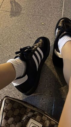 Adidas Samba Vegan White, Black Adidas Samba, Adidas Samba Vegan, Samba Vegan, Adidas Samba Shoes, Adidas All Star, Adidas Superstar Black, Samba Shoes