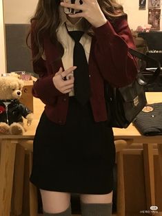 Dark Academia Outfits, Dark Academia Outfit, Academia Style, Mia 3, Red Outfit, Mode Inspiration, Style Outfits