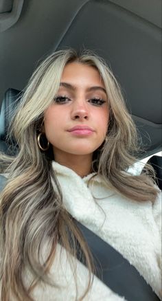 Blonde On Top Light Brown Underneath, Blonde Hair Brunette Highlights, Blonde Hair Top Brown Underneath, Blonde Hair Dark Brown Eyes, Dark Brown Eyes Blonde Hair, Hair For Blue Eyes And Pale Skin, Balayage Hair Brown Eyes, Really Blonde Highlights On Brown Hair, Blonde Brown Eyes Girl