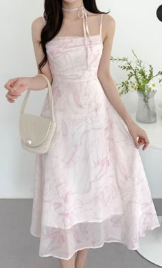 Korean Pink Dress, Women Work Blouse, Chinese Fancy Dress, Cute And Aesthetic, Fashion Show Dresses, Modest Casual Outfits, Blazer Outfits Casual, Simple Frocks, Korean Outfit Street Styles