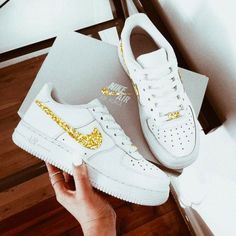 Custom Af1 Ideas, Gold Glitter Aesthetic, Shoes Af1, Glitter Aesthetic, Custom Af1, Nike Shoes Air Force, Nike Fashion Shoes, Bridal Ideas, Stay Gold