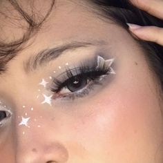 NOT MINEE ! Star Festival Makeup, Stary Eye Makeup, Found Heaven On Tour Makeup, Easy Cute Eye Makeup, Sailor Moon Eye Makeup, Blue Star Eye Makeup, Star Around Eye Makeup, Conan Gray Concert Makeup, Cute Star Makeup