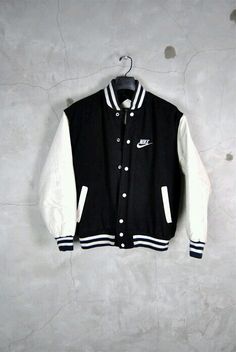 Cool Black Jacket, Varsity Jacket Black And White, Black And White Varsity Jacket Outfits, Black Varsity Jacket Outfit Men, Black Varsity Jacket Outfit, Black And White Outfits Men, Black White Clothes, Nike Varsity Jacket, Nike Vintage Jacket