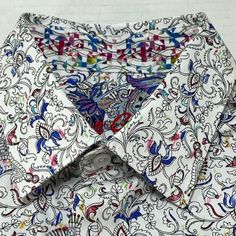 Robert Graham "Roslyn" Men's Casual Shirt - White Abstract - Size S - The Shirt Measures Roughly 21 Inches From Arm Pit To Arm Pit. The Overall Length Measured From The Base Of The Collar To The Bottom Of The Shirt Is Approximately 29.5 Inches. 100% Cotton Long Sleeve Spread Collar Machine Washable This Item Ships In A Poly-Vinyl Mail Bag And Will Require Ironing Or Pressing Before Wearing. 4139 White Printed Shirt With Spread Collar, White Fitted Shirt With Casual Collar, Fitted White Shirt With Floral Print, White Fitted Shirt With Floral Print, Fitted White Shirt With Casual Collar, White Fitted Dress Shirt With Casual Collar, Fitted White Floral Print Shirt, Fitted White Printed Shirt, White Regular Fit Shirt For Spring