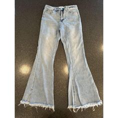 Bridge By Gly High Rise Flare Fringe Jeans Size 30 Light Wash Western

Elevate your denim game with these Bridge By Gly high rise flare fringe jeans in a light wash. The blue jeans are perfect for any occasion and the fringe accents add a touch of playfulness to the overall look. The jeans are designed for women, have a regular size type, and are made of Bridge By Gly fabric. These jeans are a must-have for anyone looking to add a stylish touch to their wardrobe. Fringe Jeans, The Fringe, Blue Jeans, Womens Bottoms, Women's Jeans, Jeans Size, Overalls, Bridge, High Rise