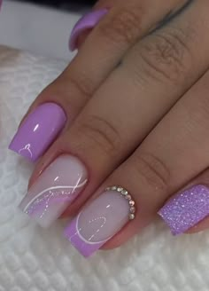 Lilac And White Nails, Elegant Touch Nails, Purple Glitter Nails, Black Nails With Glitter, Purple Nail Art, Pretty Nail Colors, Sassy Nails, Purple Nail Designs, Fancy Nails Designs