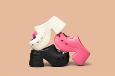 Crocs renueva su icónica silueta de Siren Clog con tacón de 9 centímetros para elevar al máximo tu look. Un zueco que mantiene el equilibrio entre confort y estilo. Passion For Fashion, Warm Weather, Fashion Bags, Balenciaga, Sneakers, Design