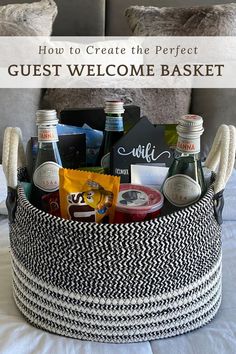 Photo of guest welcome basket with snacks and gifts Guest Bedroom Welcome, Welcome Basket For Guests, House Guest Basket, Guest Room Baskets, Guest Welcome Baskets, Guest Basket, Small Guest Rooms, Guest Bedroom Ideas