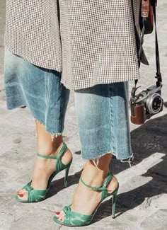 Looks Jeans, Green Sandals, Looks Chic, 가을 패션, If The Shoe Fits, Shoe Fits, Mode Inspiration, My Shoes