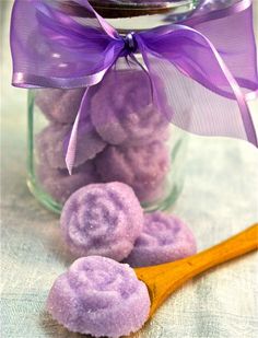 Flavored Sugar Cubes for a Champagne Toast - The Wedding Chicks Soaps Packaging, Soap Decor, Purple Cottage, Lilac Shades, Lilac Cottage, Săpunuri Handmade, Lavender Cottage, Women's Retreat