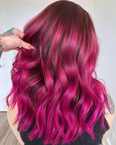 Pink Brown Hair, Brown Hair Highlights, Diy Hair Dye, Navy Hair, Hair Color Unique, Unique Hair, Brown Hair With Highlights, Pink Vibes, Colored Hair