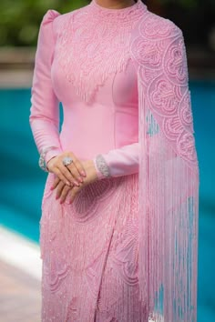 ထိုင်မသိမ်း Design, Traditional Dresses Designs, Long Gowns, Trendy Outfit Ideas, Mode Turban, Dinner Dress Classy, Fashionable Dresses, Myanmar Dress Design, Women Dresses Classy