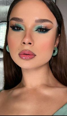 Mint Eyeshadow Looks Brown Eyes, 2016 Eyeshadow Looks, Brown And Teal Makeup, Gala Dinner Make Up, Simple Formal Makeup Green Eyes, Christmas Eve Makeup Looks, Teal Makeup Looks For Brown Eyes, Trending Make Up Looks, Makeup For Teal Dress