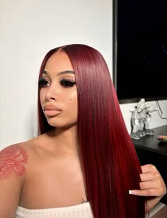 Burgundy Hair Outfits, Girl Hairstyle, Dyed Hair Inspiration, Pretty Hair Color, Burgundy Hair, Hair Laid, Medical Aesthetic