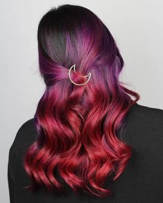 I am thinking of getting my hair done like this. Purplish Red Hair Dye, Purplish Red Hair, Dark Red Purple Hair, Dark Red Balayage, Red And Purple Hair, Purple Red Hair, Purple Red Hair Color, Red Brunette Hair, Hair Color Combinations