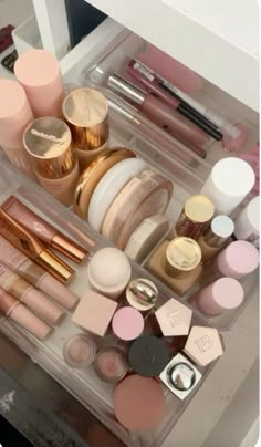 It Girl Makeup, Trucco Glam, Listening Device, Abby Roberts, Revlon Lipstick, Luxurious Skincare, Make Up Inspiration, Eye Makeup Pictures