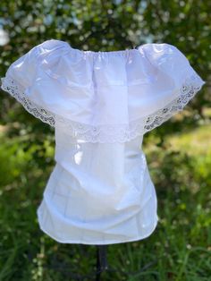 Beautiful White Peasant Blouse - with sating white ribbon & white lace. Perfect for school program festivals, folklorico dance contest or any other cultural activities , light weight and very fresh.  Measurements: on listing photo CARE: wash with like colors and hang dry for long lasting All of my items come from a smoke and pet free environment. Process time may be from 2-3 days. Shipping delivery time may be from 3-5 business days depending on your living area. Please email me your questions b White Cotton Lace Summer Tops, White Cotton Lace Top For Summer, White Lace Trim Top For Spring, White Lace Tops For Summer, White Broderie Anglaise Lace Top For Spring, White Cotton Lace Top For Spring, Cotton Tops With Lace Trim For Weddings, Summer Wedding Tops With Lace Work, Elegant White Lace Top With Lace Trim